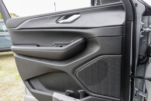 new 2025 Jeep Grand Cherokee car, priced at $40,720