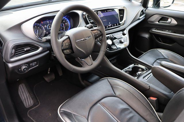 used 2025 Chrysler Pacifica car, priced at $34,500