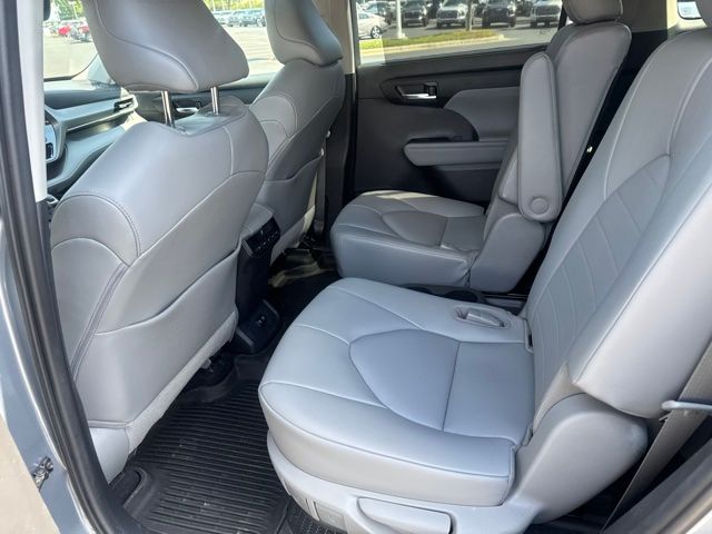 2021 Toyota Highlander XLE - Photo 14