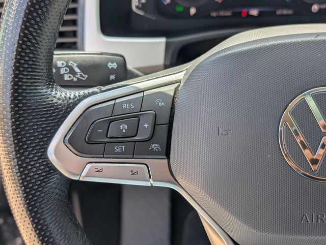 Used 2022  Volkswagen 3.6L V6 SEL Premium R-Line image 16