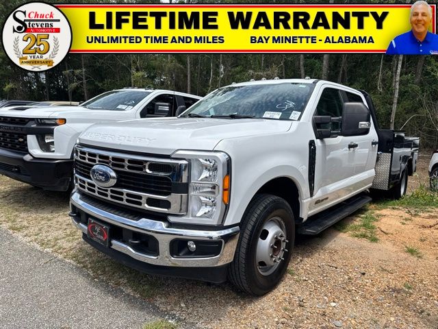 Oxford White 2023 Ford F-350 Super Duty Chassis Pickup Truck 4X2 Automatic
