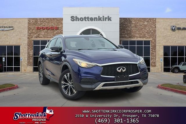 2017 INFINITI QX30 Luxury AWD's photo