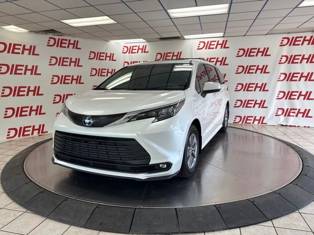 Used 2025 Toyota Sienna Van