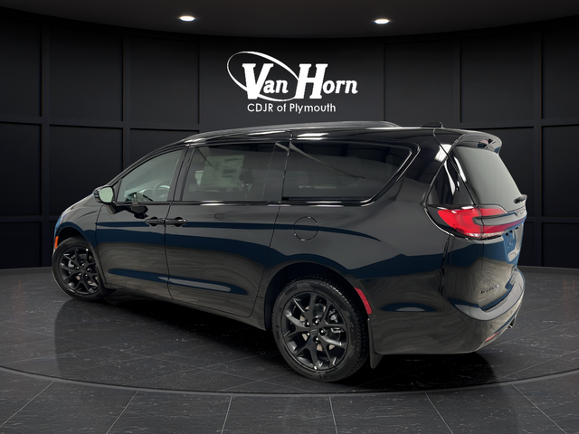 New 2027 Diamond Black Crystal Pearlcoat Chrysler Limited image 5