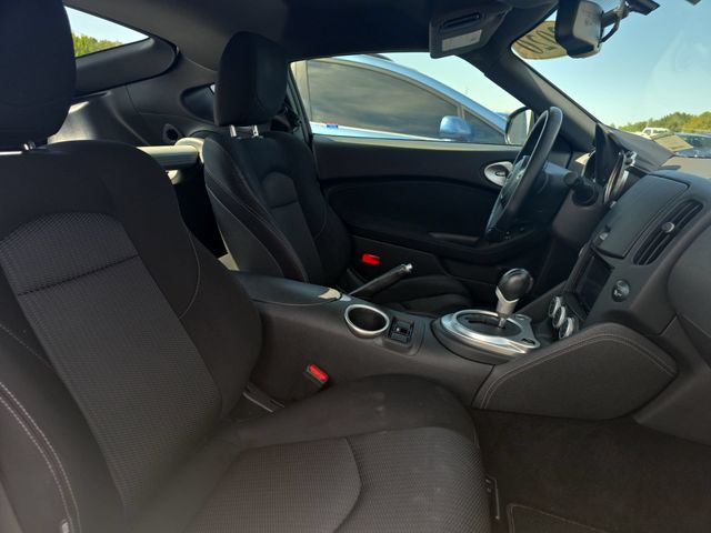 Used 2020 White Nissan Base image 11