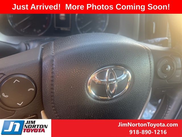 2016 Toyota RAV4 Limited 10