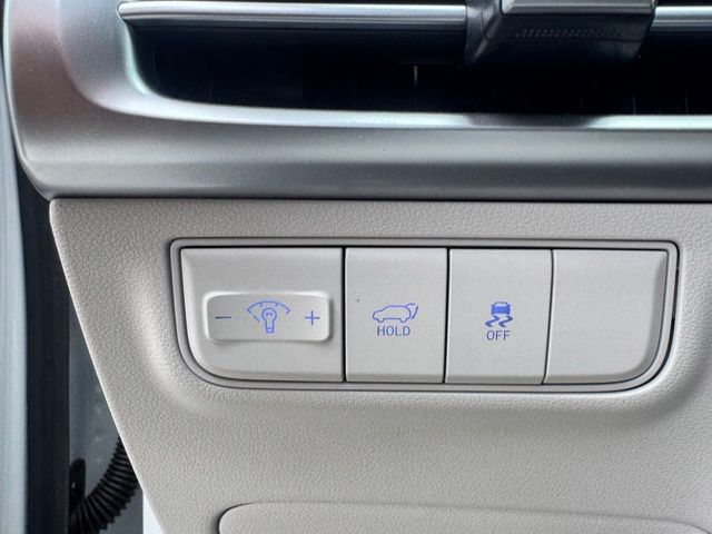 Used 2025 White Hyundai SEL Convenience image 23