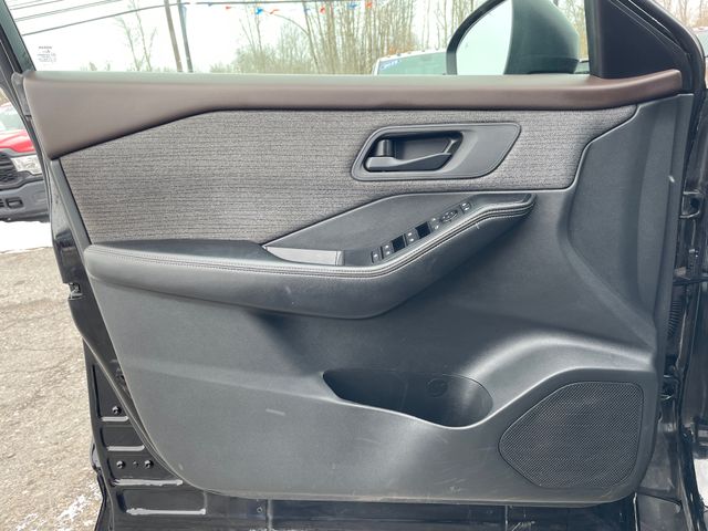 2021 Nissan Rogue S - Super Black exterior view 7