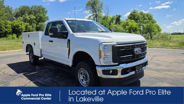 Oxford White 2026 Ford F-250 Super Duty Pickup Truck Four-Wheel Drive Automatic