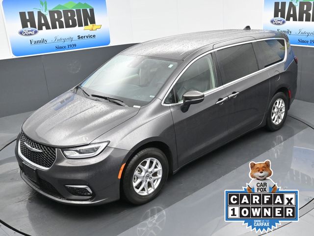 2023 Chrysler Pacifica Touring L photo