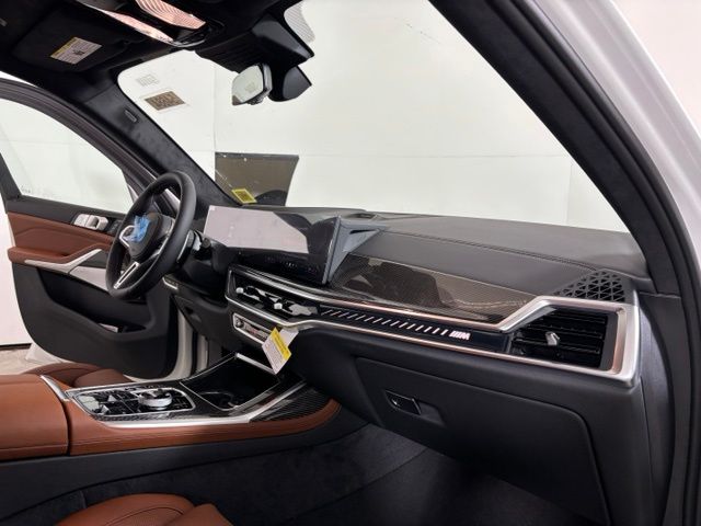 New 2027 White BMW M60i image 18