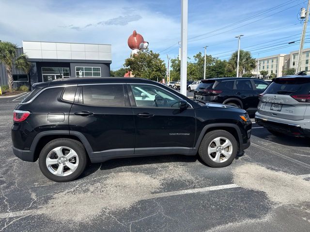 Used 2018 Black Jeep Latitude image 10