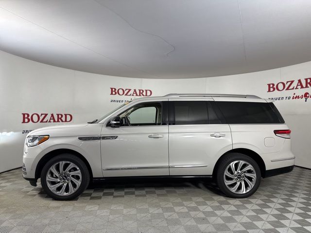 2024 Ceramic Pearl Metallic Tri-Coat Lincoln Navigator Premiere 4X4 SUV