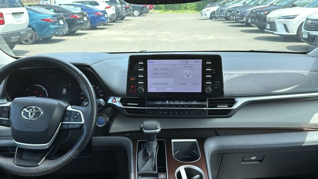 Used 2024 Toyota Sienna Van