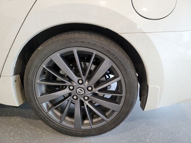 2019 Pearl White Tricoat Nissan Maxima Platinum FWD Sedan