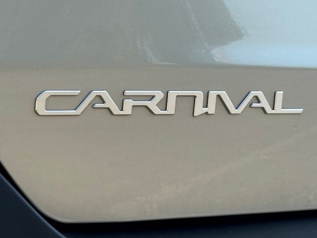 Used 2025 Kia Carnival Hybrid Van