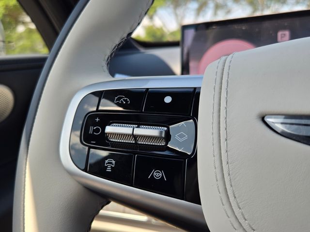 2027 Genesis GV80