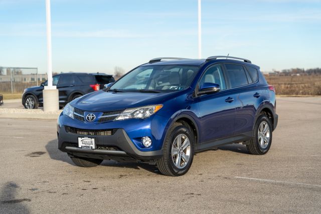 2015 Toyota RAV4 XLE 3