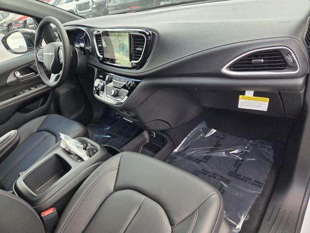 New 2026 Silver Chrysler Select image 16