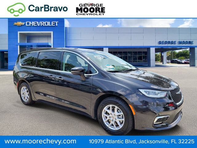 Brilliant Black Crystal Pearlcoat 2023 Chrysler Pacifica Minivan Front-Wheel Drive 9-Speed Automatic