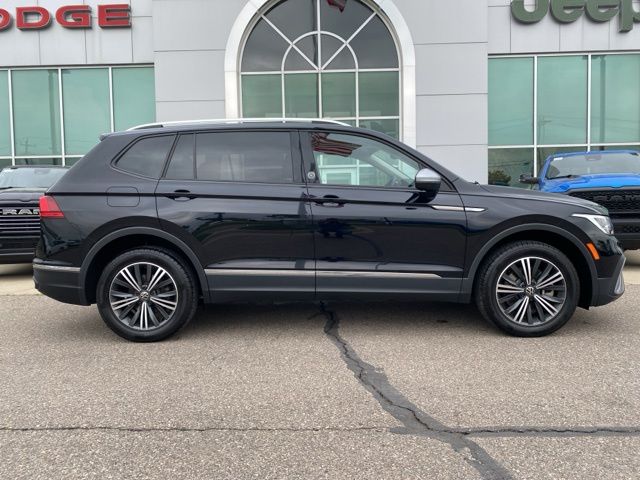 2024 Volkswagen Tiguan 2.0T Wolfsburg Edition - Deep Black Pearl exterior view 4