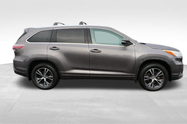 2016 Toyota Highlander XLE V6 19