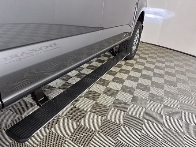 2025 Carbonized Gray Metallic Ford F-250SD Lariat 4X4 Truck