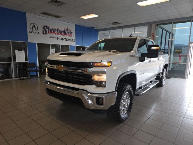 2025 Chevrolet Silverado HD LT 4WD Crew Cab Standard Box's photo