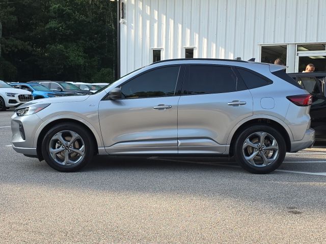 2023 Ford Escape ST-Line:L166580A