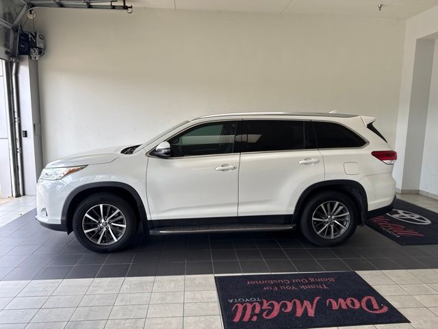 White (Blizzard Pearl) 2019 Toyota Highlander XLE FWD SUV / Crossover Front-Wheel Drive 8-Speed Automatic