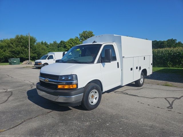 2025 Chevrolet Express Chassis 3500 Cutaway 139