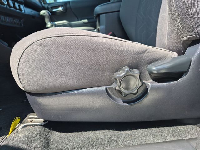 2016 Toyota Tacoma - Image 13
