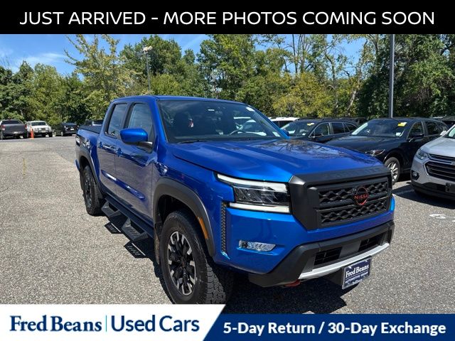 2024 Nissan Frontier Bluestone Pearl Camioneta Todo terreno 9 velocidades Automática marcha alta