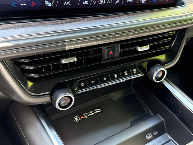 Used 2025 Gray Chevrolet Z71 image 27