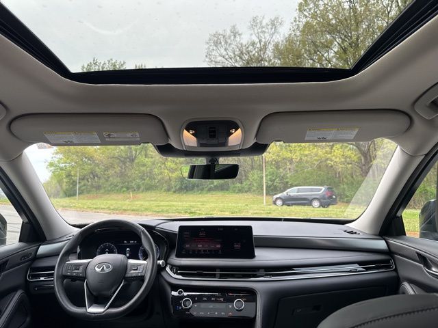 Used 2024 Gray INFINITI LUXE image 14