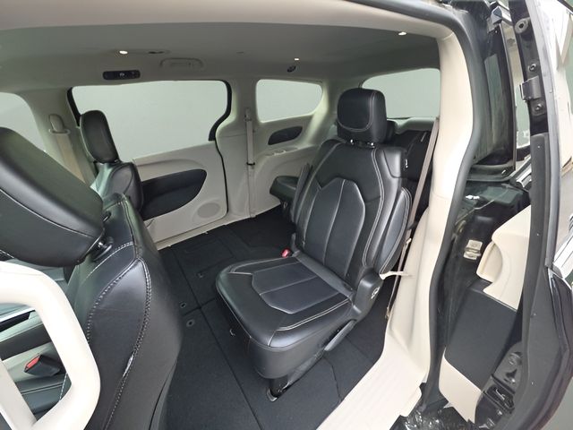 Used 2024 Chrysler Pacifica Van