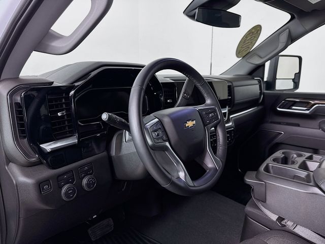 Used 2025 White Chevrolet LT image 9