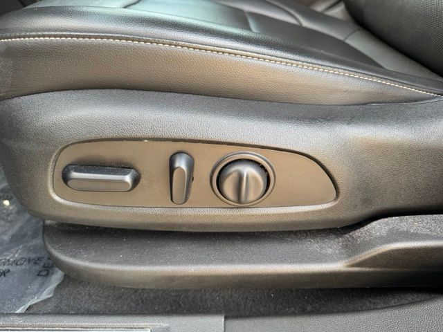 Used 2023 Black GMC SLT image 22