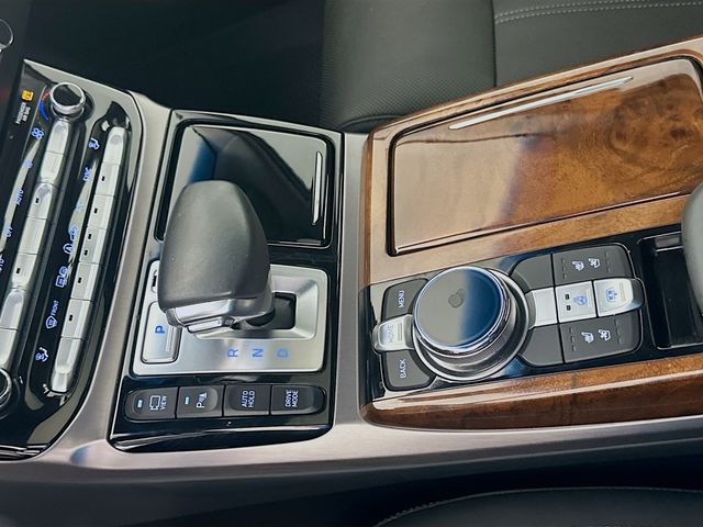 Thumbnail: 2019 Genesis G90 - 17