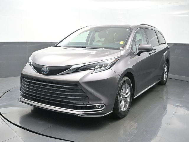 Predawn Gray Mica 2022 Toyota Sienna Minivan Front-Wheel Drive Continuously Variable Transmission