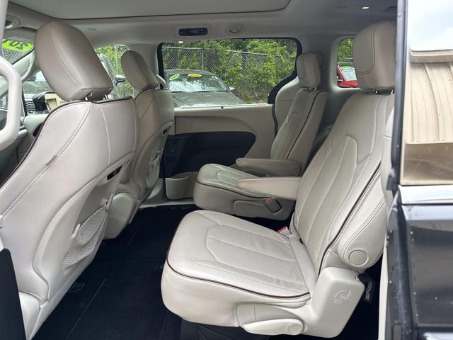 2018 Chrysler Pacifica - Image 18