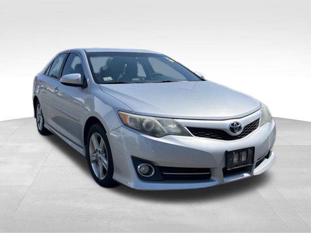 Silver 2013 Toyota Camry SE Sedan Front-Wheel Drive 6-Speed Automatic