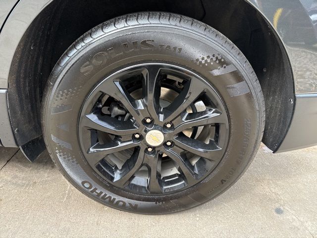 View vehicle photo 7