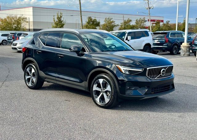 2023 Volvo XC40 B5 Plus Bright Theme