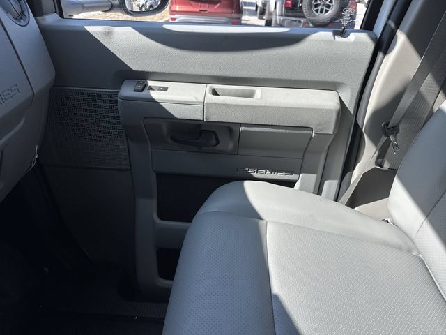 New 2027 White Ford 16FT BOX/LIFTGATE image 27
