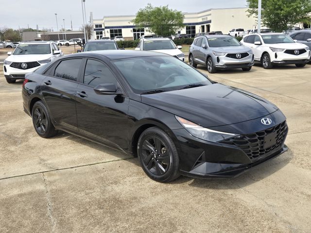 2023 Hyundai Elantra SEL FWD