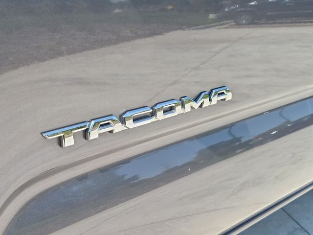 2016 Toyota Tacoma - Image 10