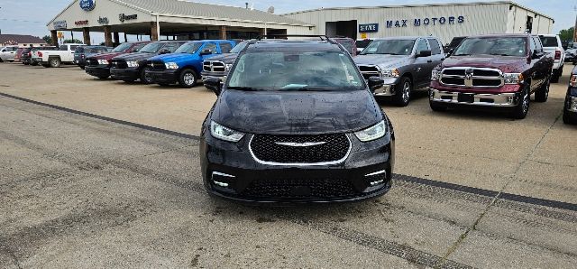 2022 Chrysler Pacifica Touring L 2