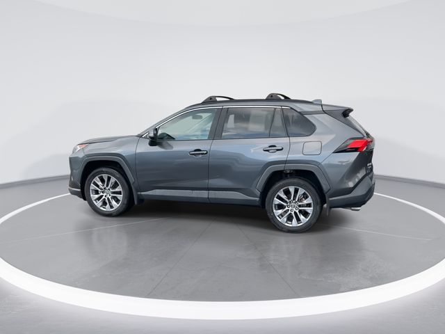 Used 2020 Gray Toyota XLE Premium image 5