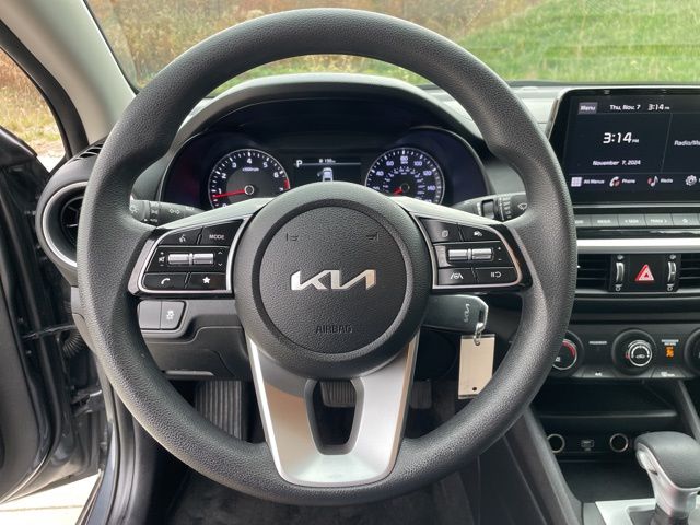 2022 Kia Forte LXS 11